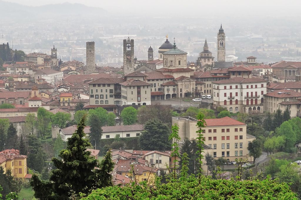 Bergamo Alta e sotto il Monte Giovanni XXIII