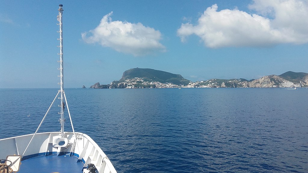 Sperlonga, Isola di Ponza e Ninfa, il giardino più bello del mondo