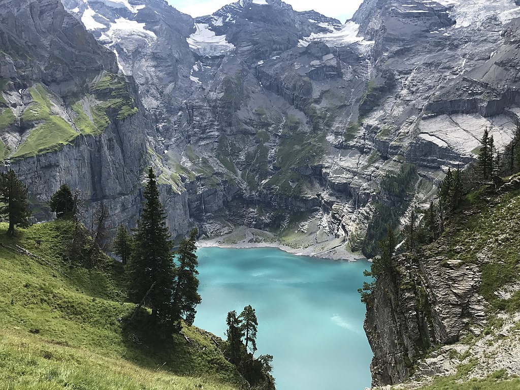 Trenino Verde delle Alpi al lago blu di Kandersteg Trenino Verde delle Alpi al lago blu di Kandersteg