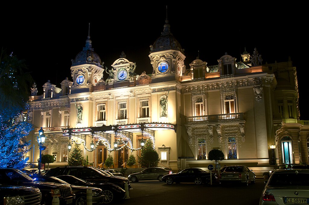 LUMINARIE & MERCATINO DI NATALE A MONTECARLO