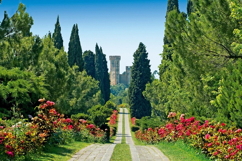 FESTIVAL TULIPANOMANIA AL PARCO SIGURTA’… ED IL SUGGESTIVO BORGHETTO DI VALEGGIO