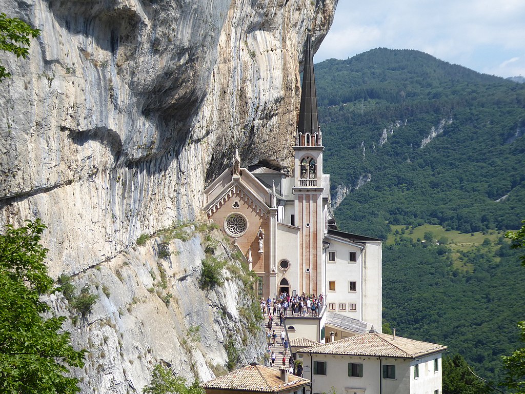 AL SANTUARIO MADONNA DELLA CORONA E VERONA